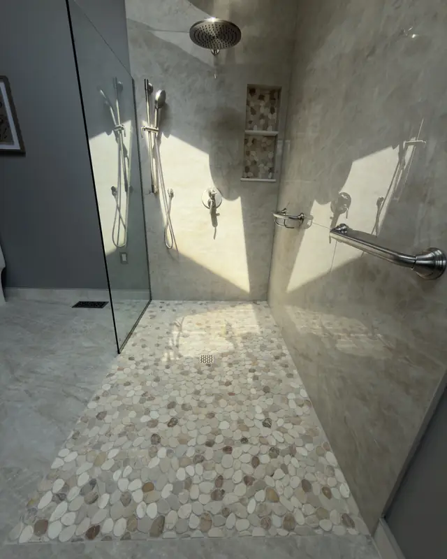 Walk-in shower with glass panel, niche, rain head and grab bar